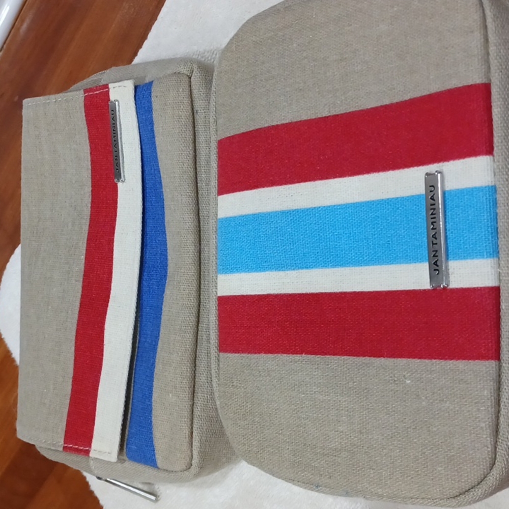 NWOT WOMEN'S MAKEUP BAGS